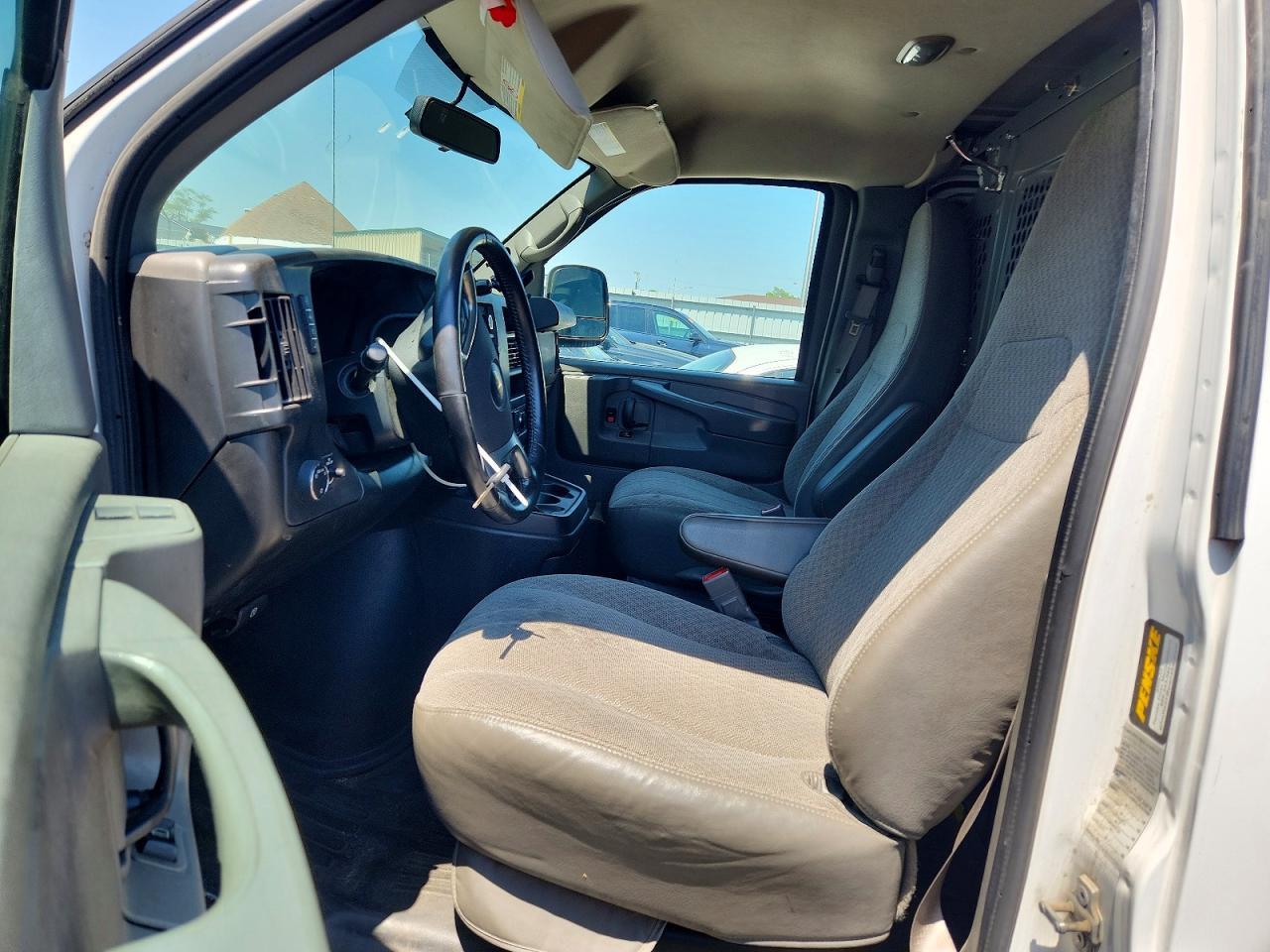 2015 Chevrolet Express G2500 - Фото 7