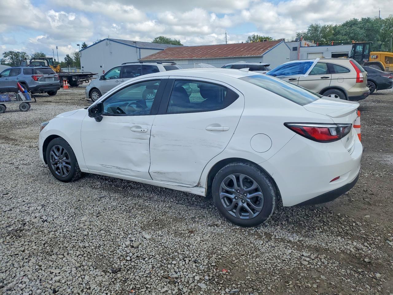 2019 Toyota Yaris Le - Фото 2