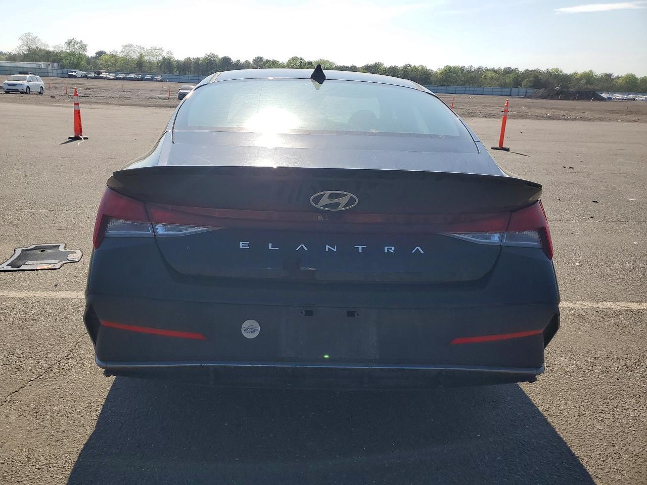 2025 Hyundai Elantra Sel Sport - Фото 6