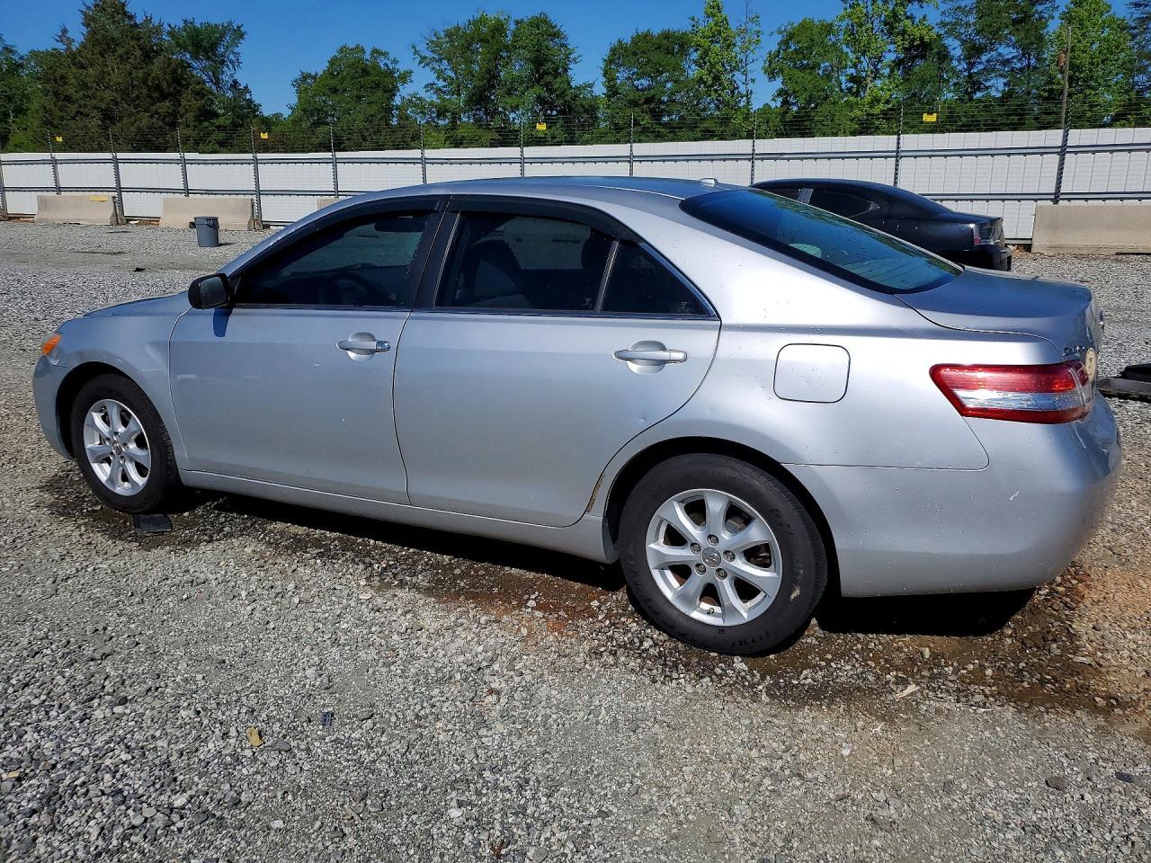 2011 Toyota Camry Le - Фото 2