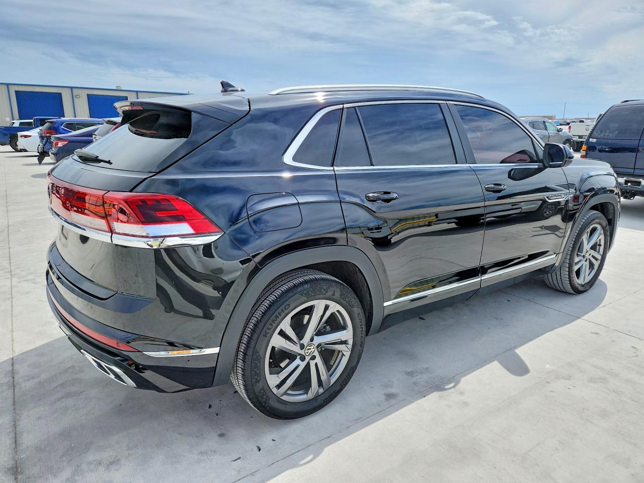 2024 Volkswagen Atlas Cross Sport Sel R-Line - Image 3