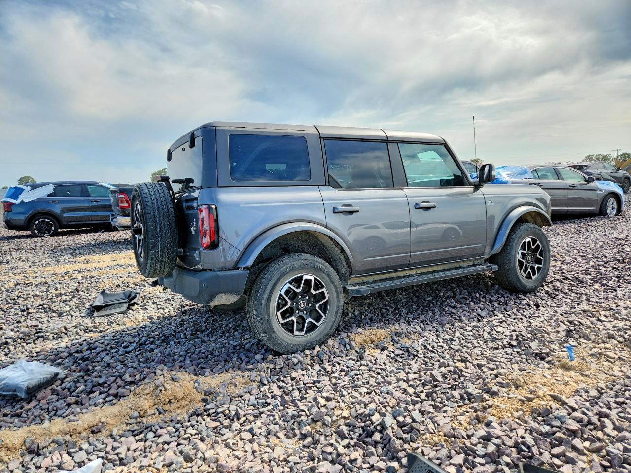 2023 Ford Bronco Base - Фото 3