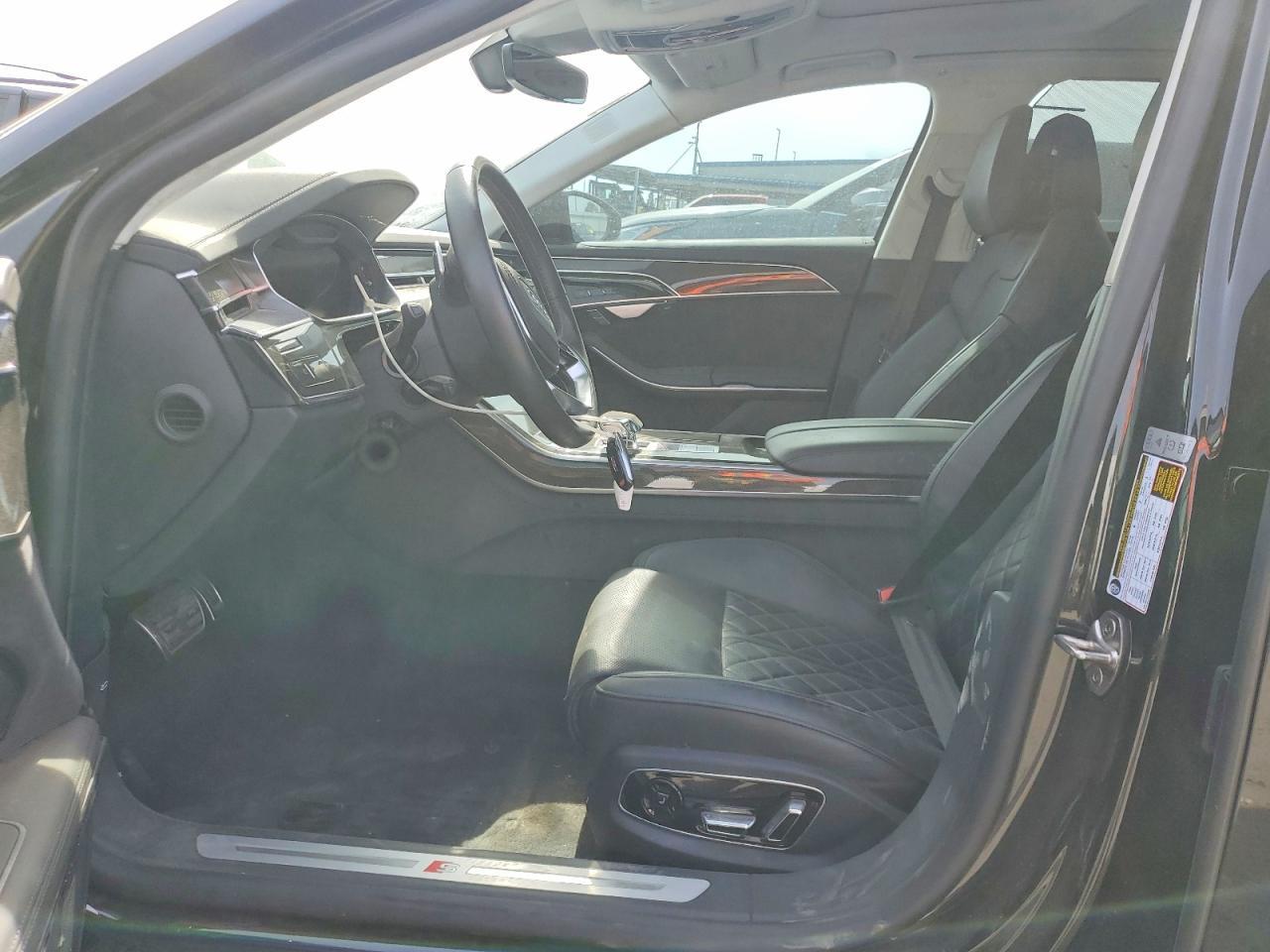 2021 Audi S8 - Фото 7