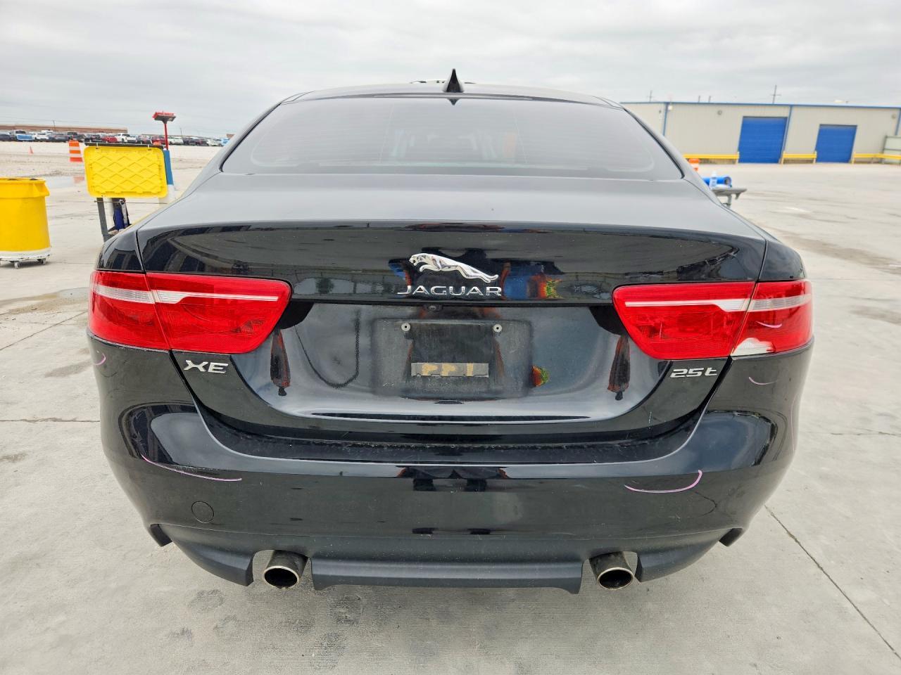2017 Jaguar Xe - Фото 6
