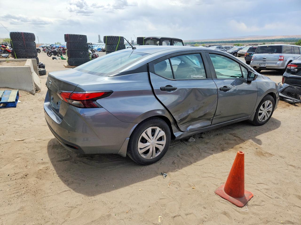 2021 Nissan Versa S - Фото 3