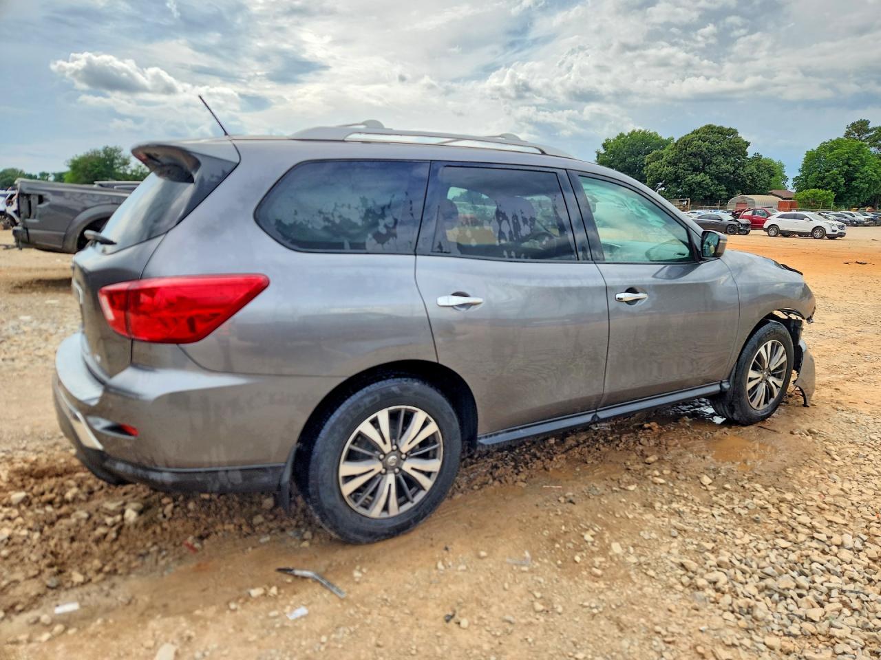 2017 Nissan Pathfinder Sv - Image 3