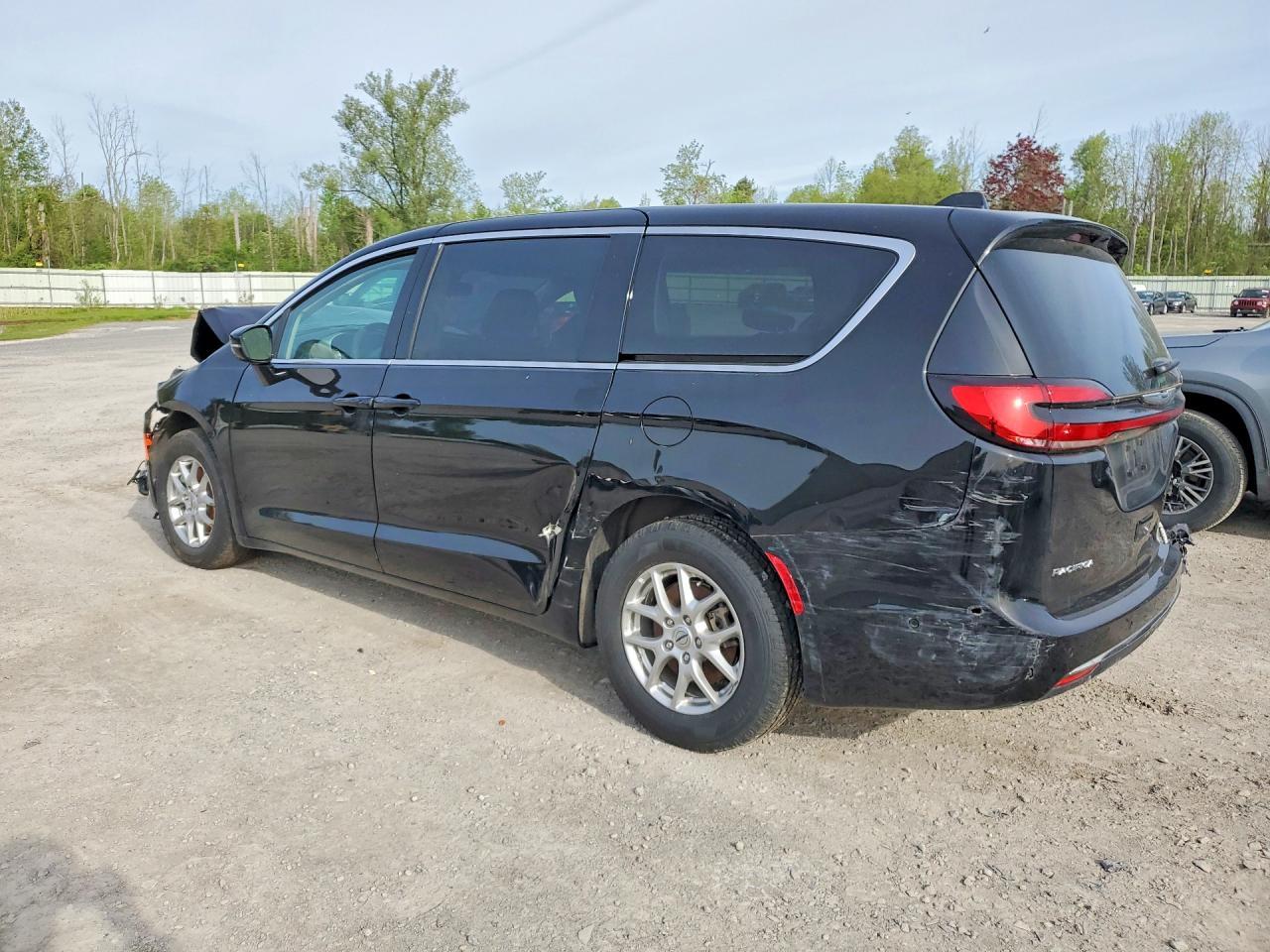 2024 Chrysler Pacifica Touring L - Фото 2