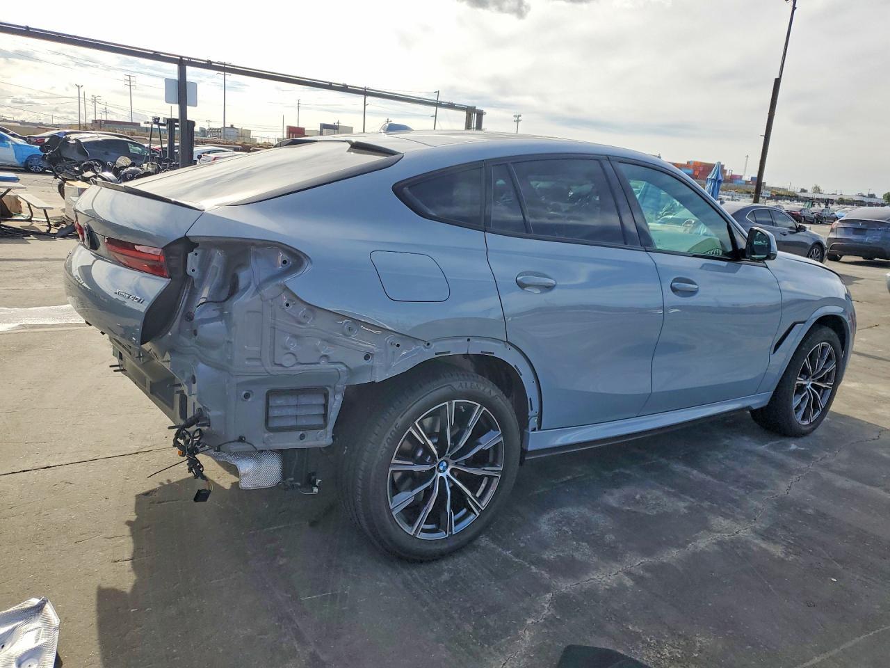 2025 BMW X6 xDrive40I - Image 3