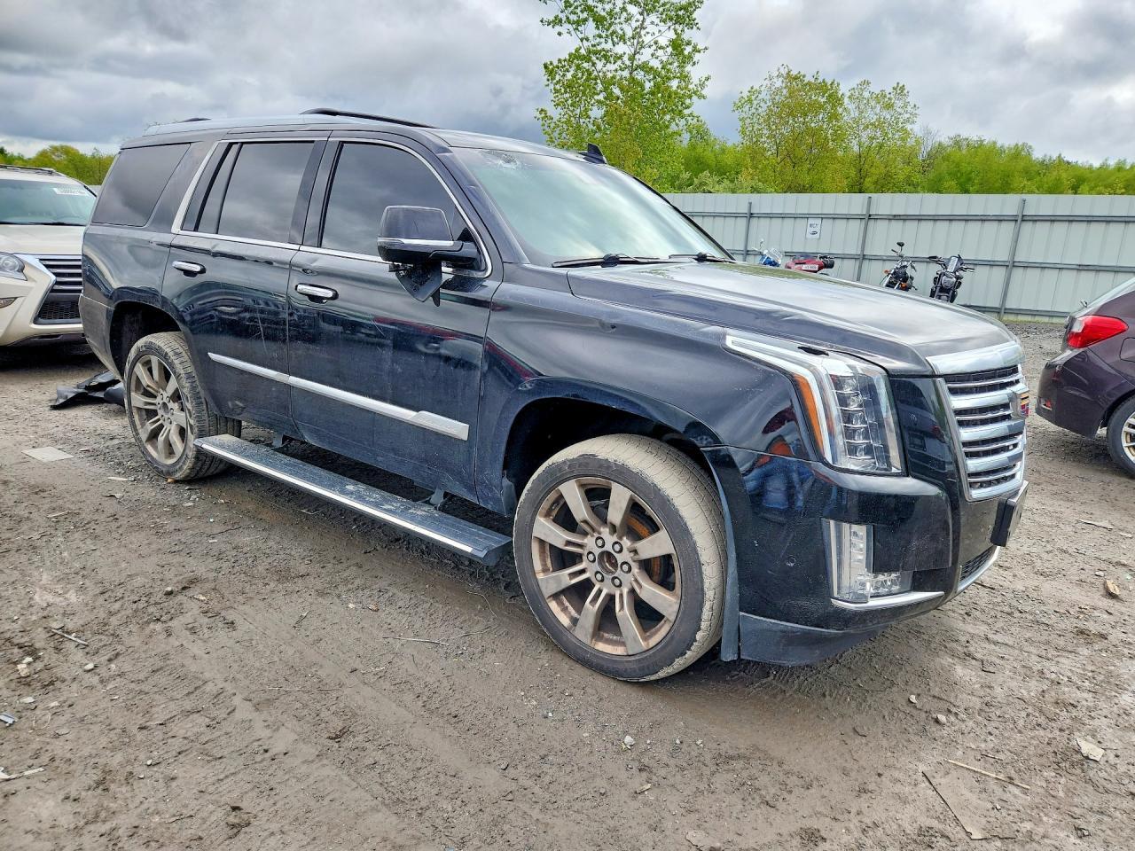2017 Cadillac Escalade Platinum - Image 4