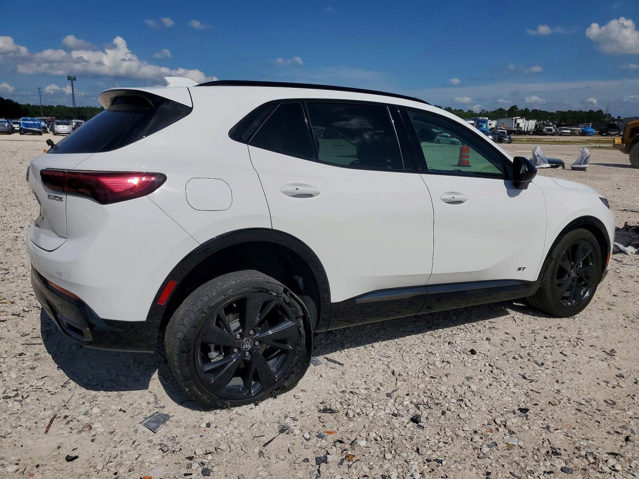 2024 Buick Envision Essence - Image 3