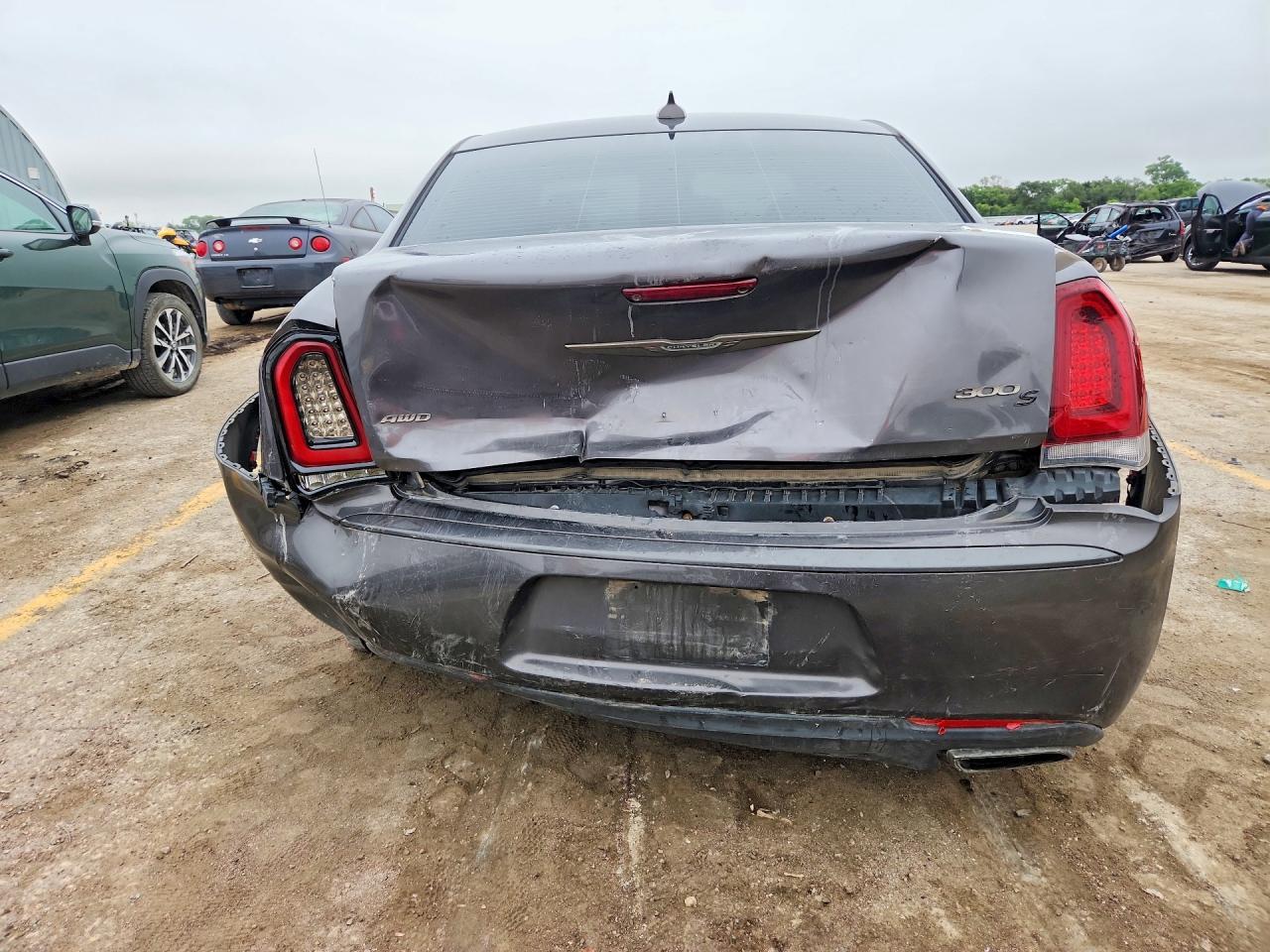 2016 Chrysler 300 S - Фото 6