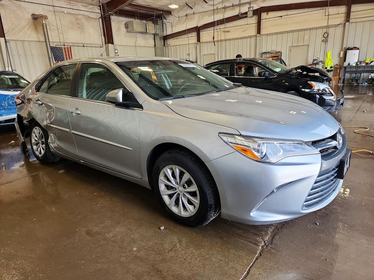 2017 Toyota Camry Le - Фото 4