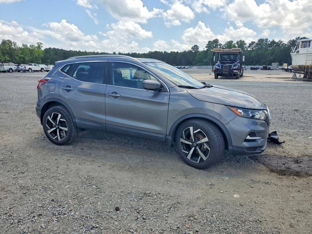 2022 Nissan Rogue Sport Sl - Image 4