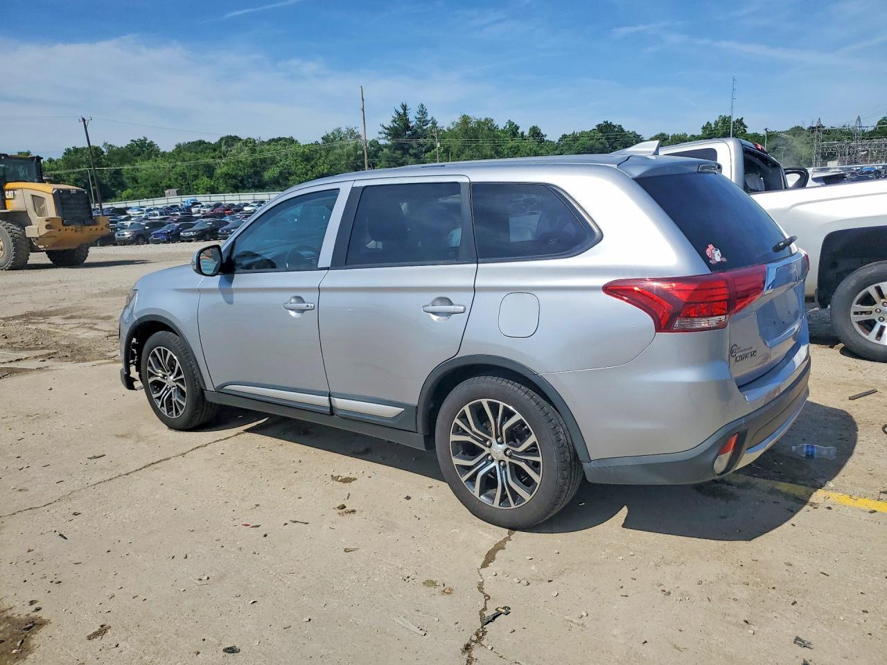 2017 Mitsubishi Outlander Se - Фото 2
