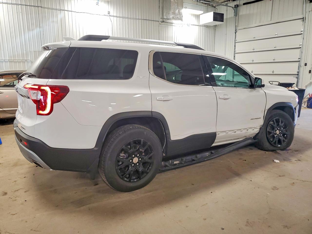 2023 GMC Acadia Slt - Image 3