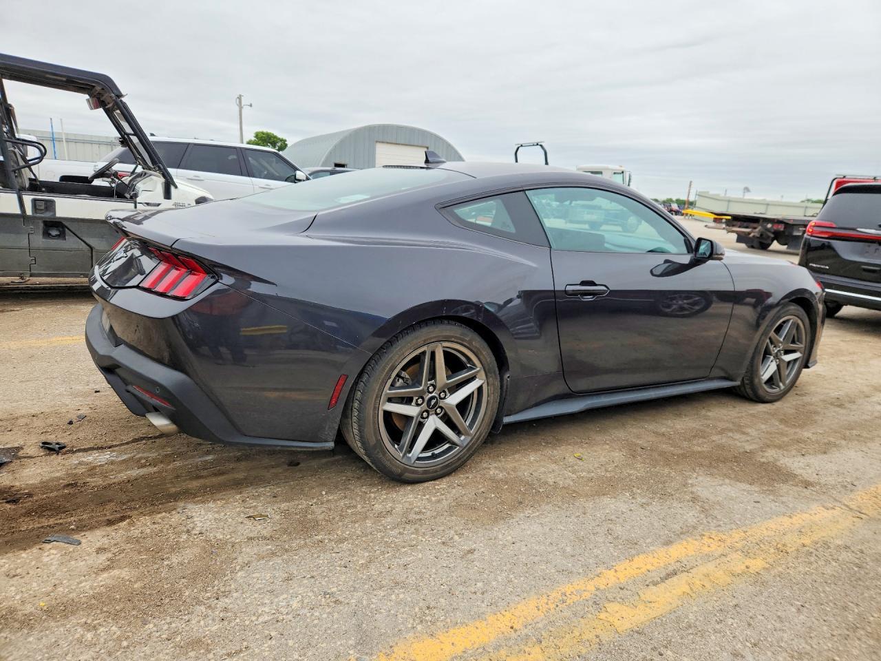 2024 Ford Mustang - Фото 3