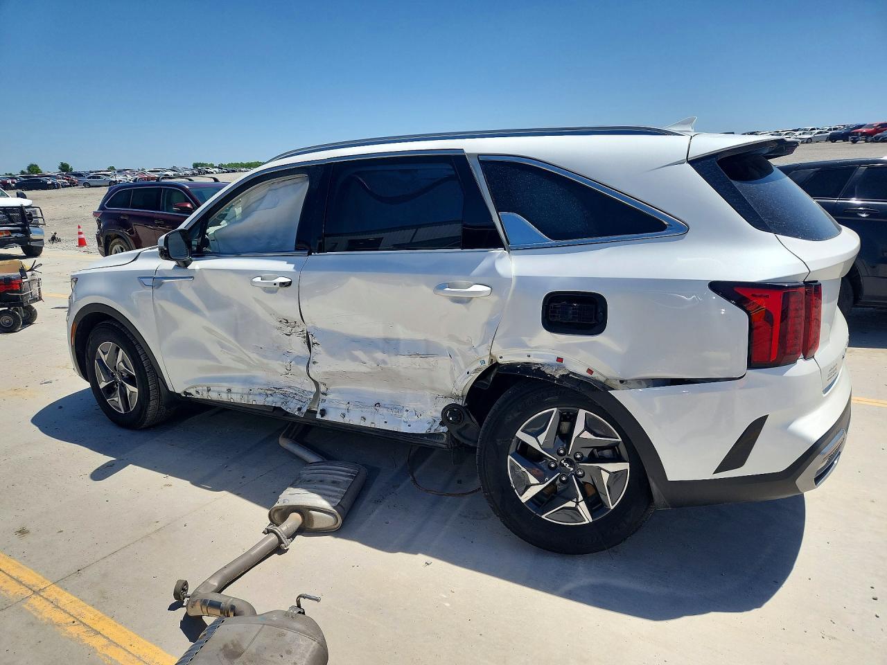 2022 Kia Sorento S - Image 2