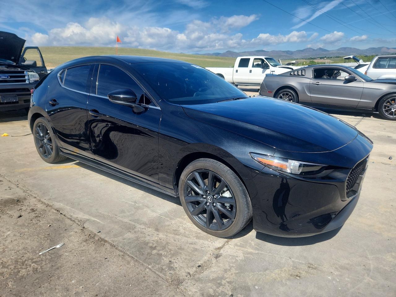2023 Mazda 3 Premium - Фото 4
