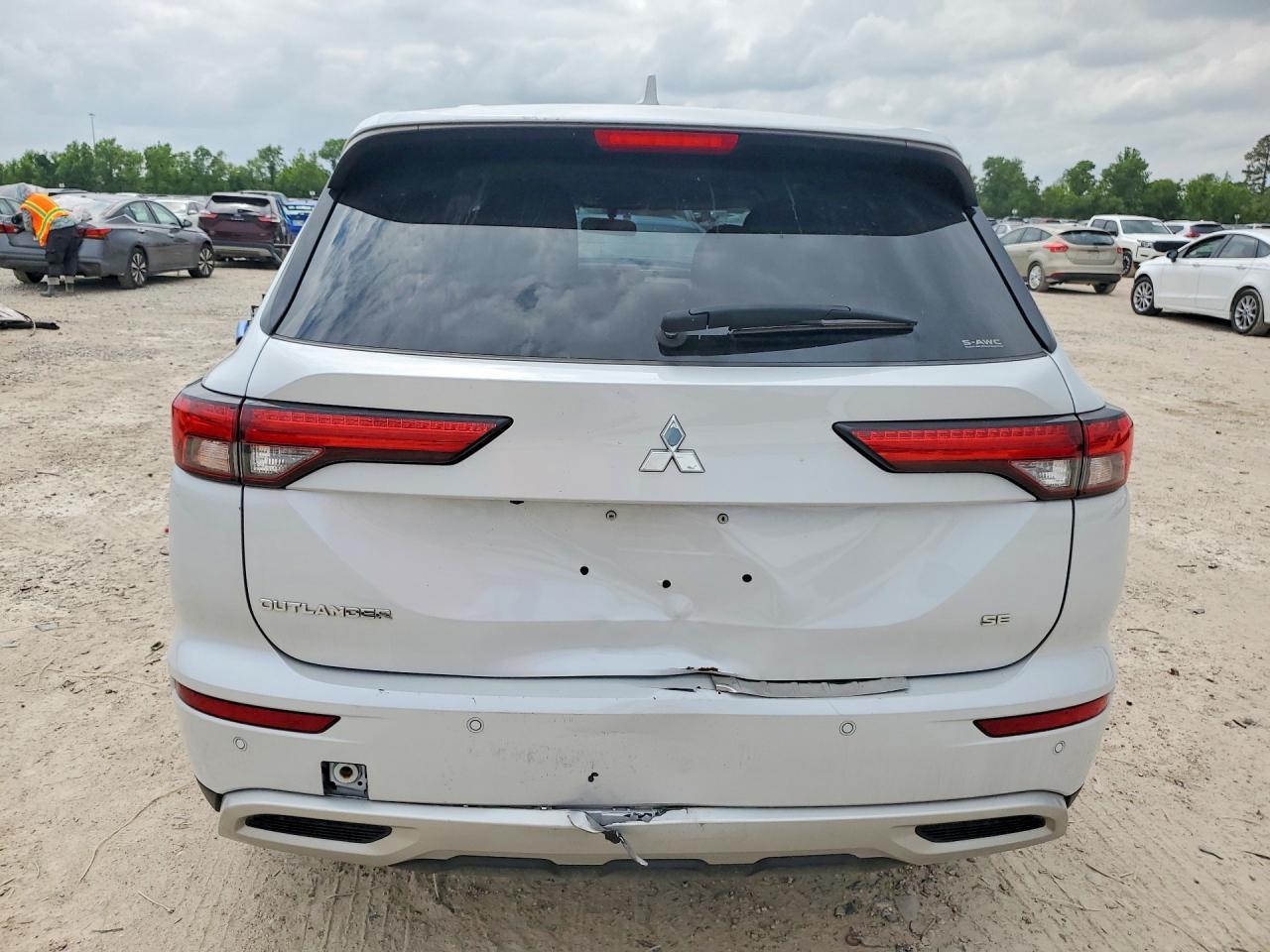 2023 Mitsubishi Outlander Se - Image 6