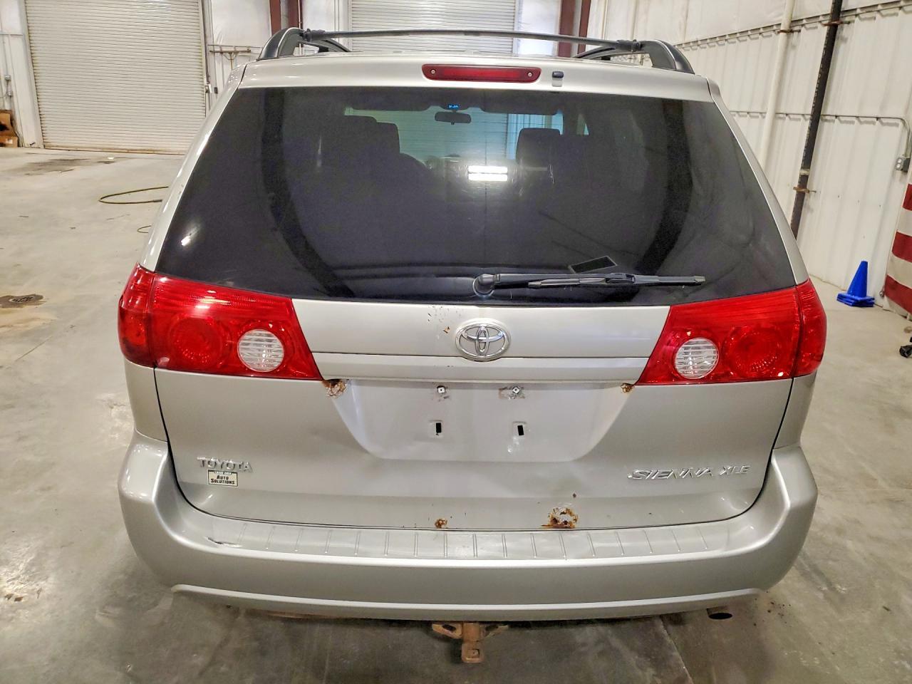 2008 Toyota Sienna Le 8-Passenger - Фото 6