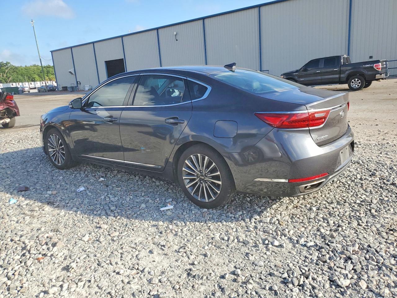 2018 Kia Cadenza Premium - Фото 2