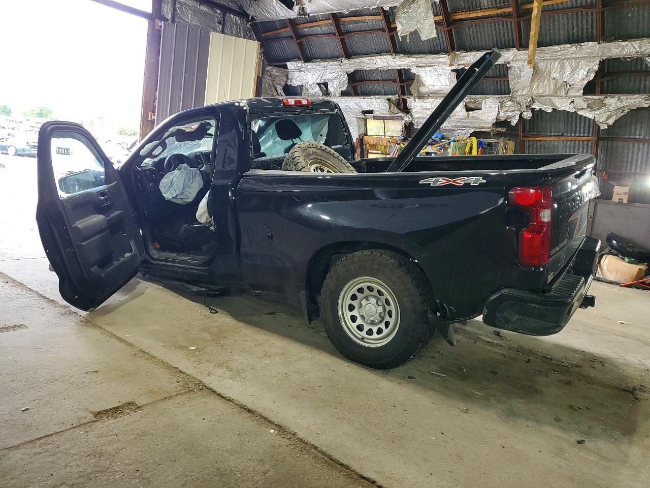 2022 Chevrolet Silverado K1500 - Фото 2
