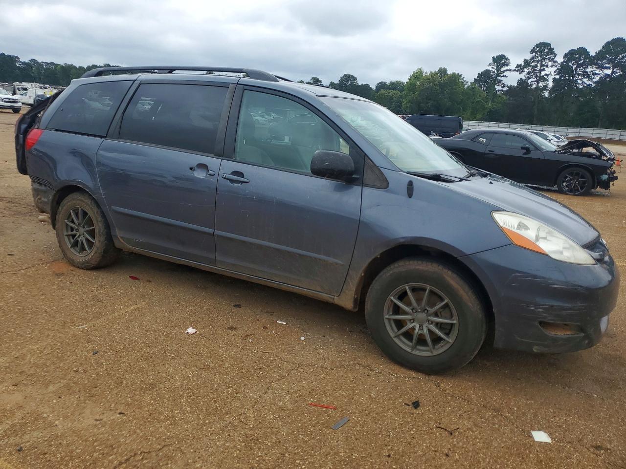 2009 Toyota Sienna Le 7-Passenger - Фото 4