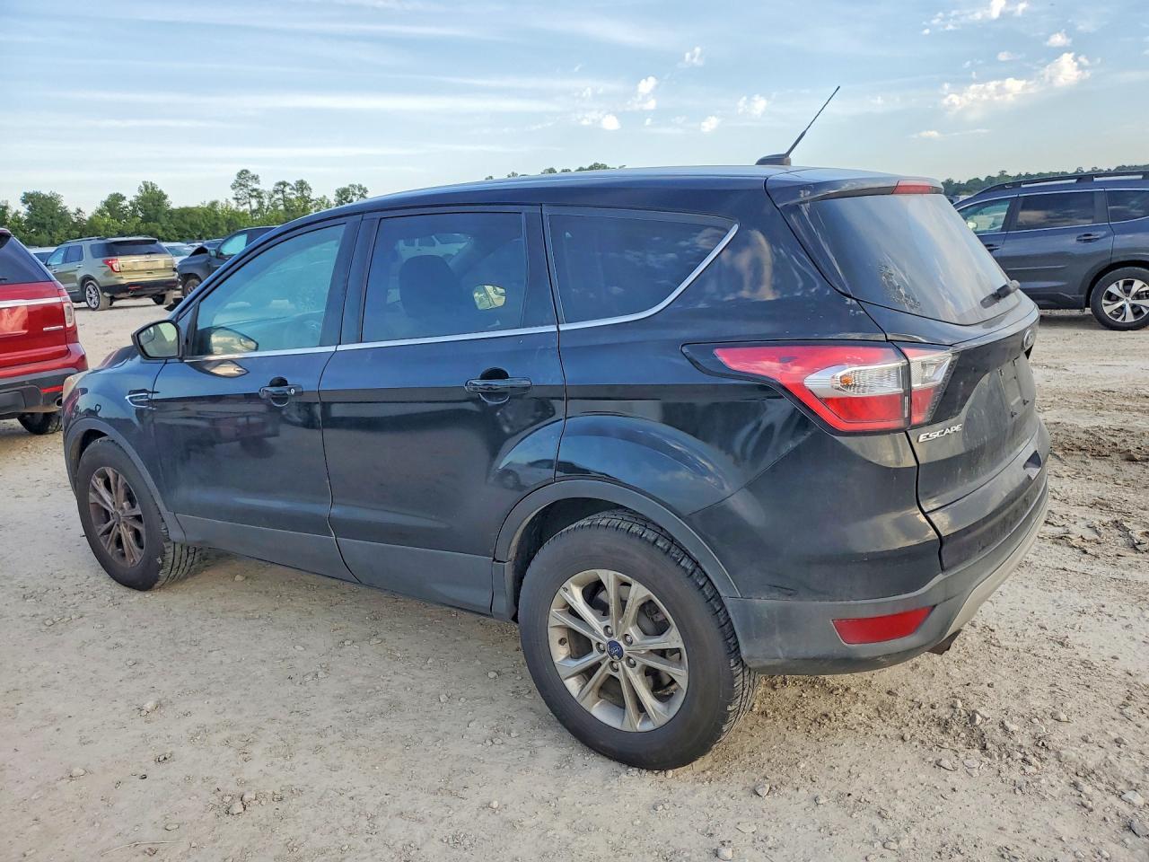 2017 Ford Escape Se - Фото 2