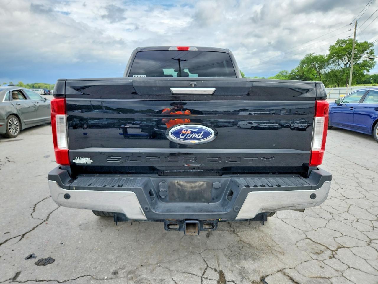 2017 Ford F350 Super Duty - Image 6
