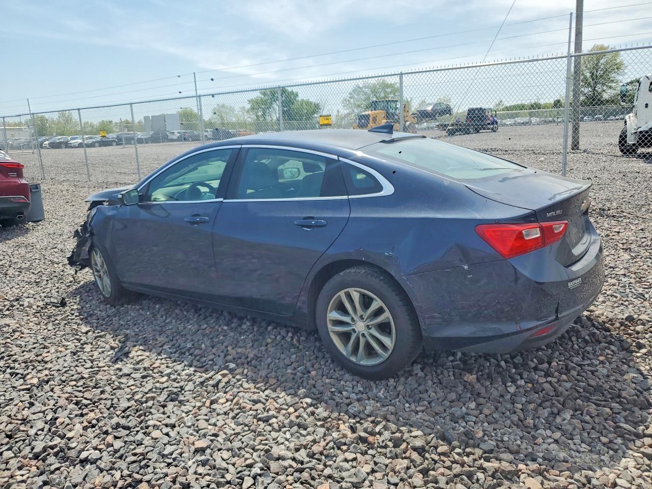 2017 Chevrolet Malibu Lt - Фото 2