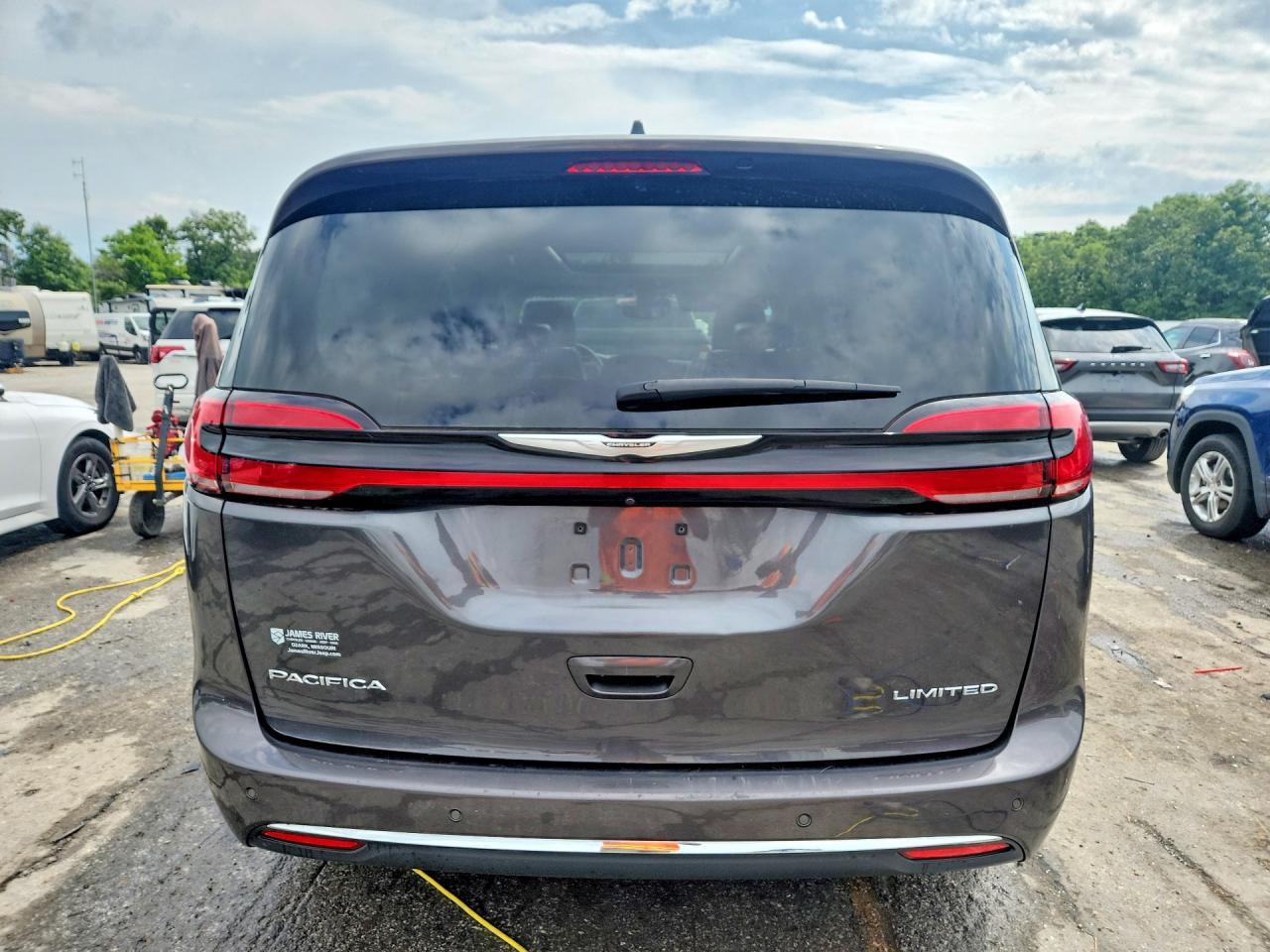 2023 Chrysler Pacifica Limited - Image 6
