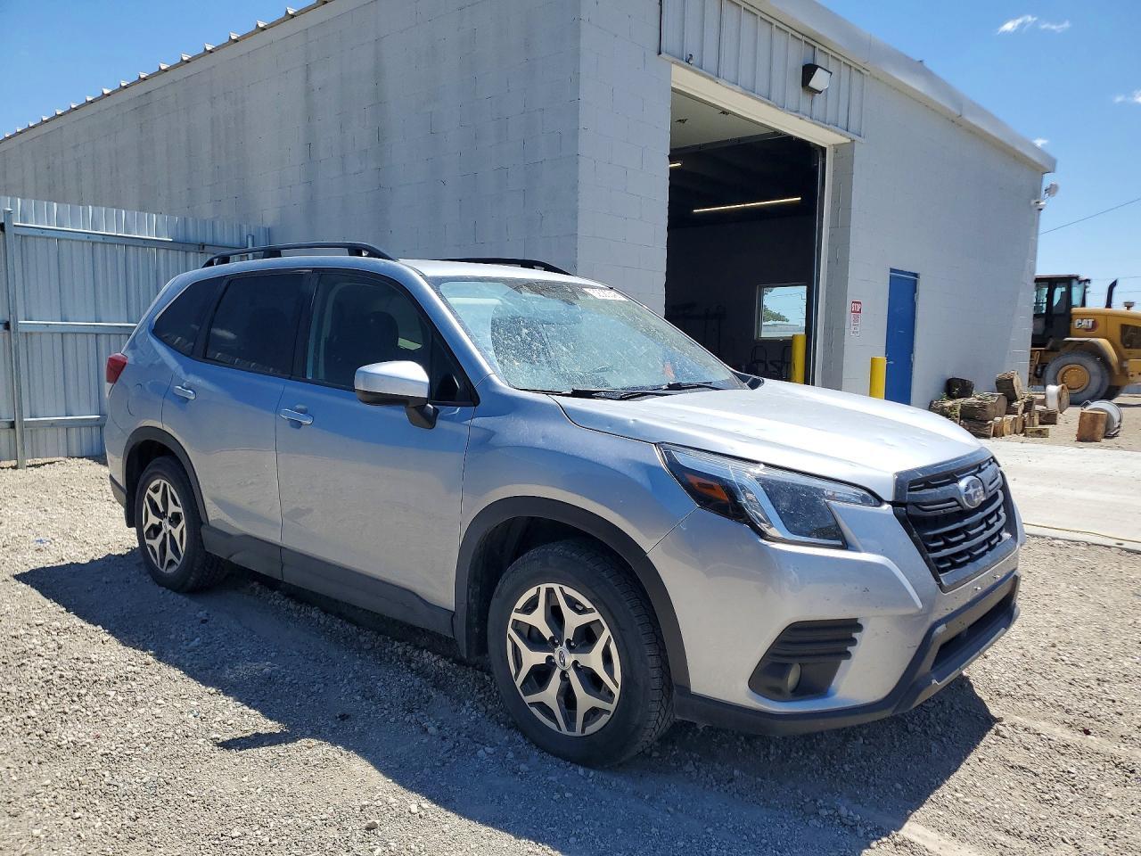 2023 Subaru Forester Premium - Image 4