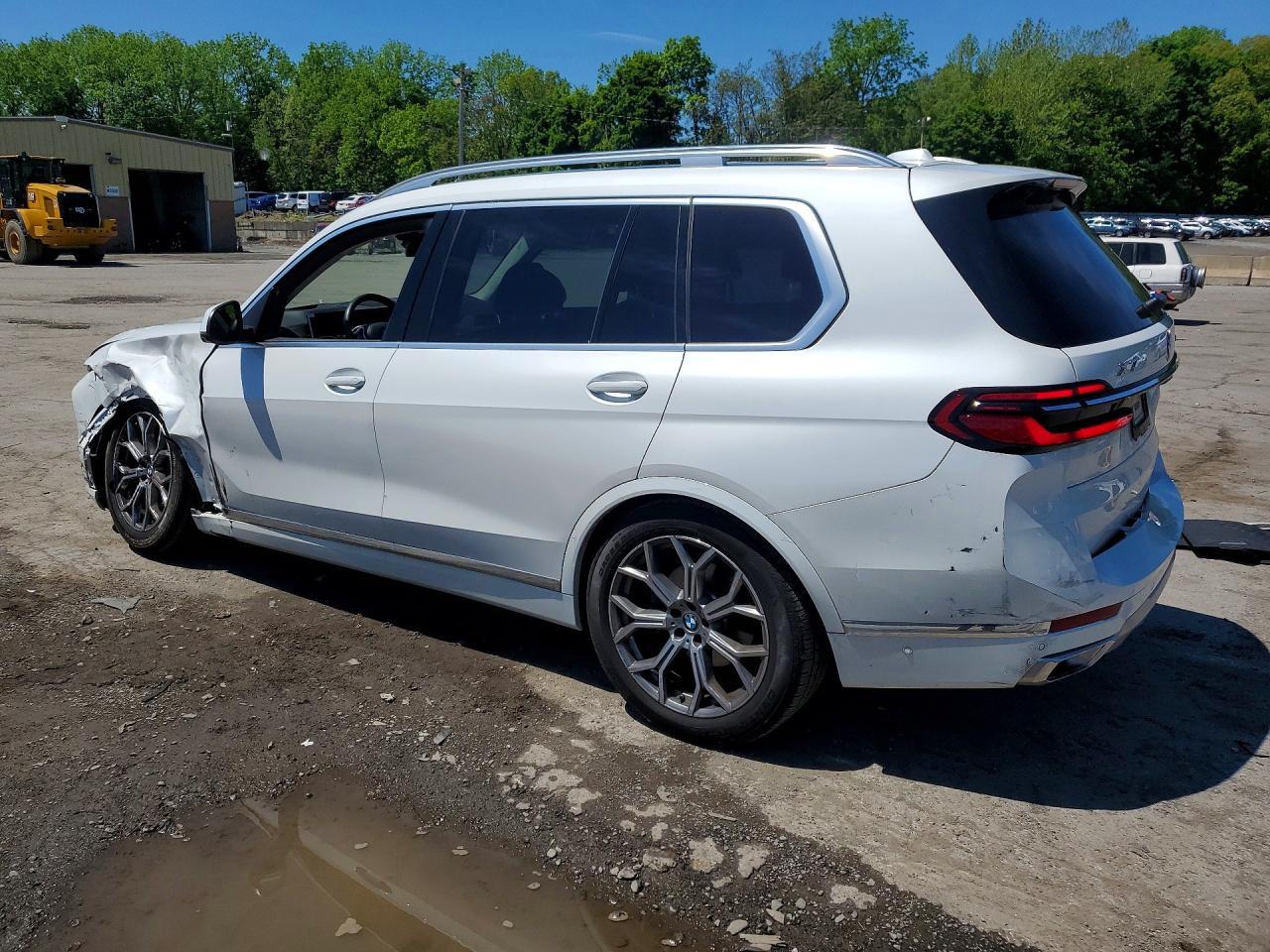 2025 BMW X7 xDrive40I - Image 2
