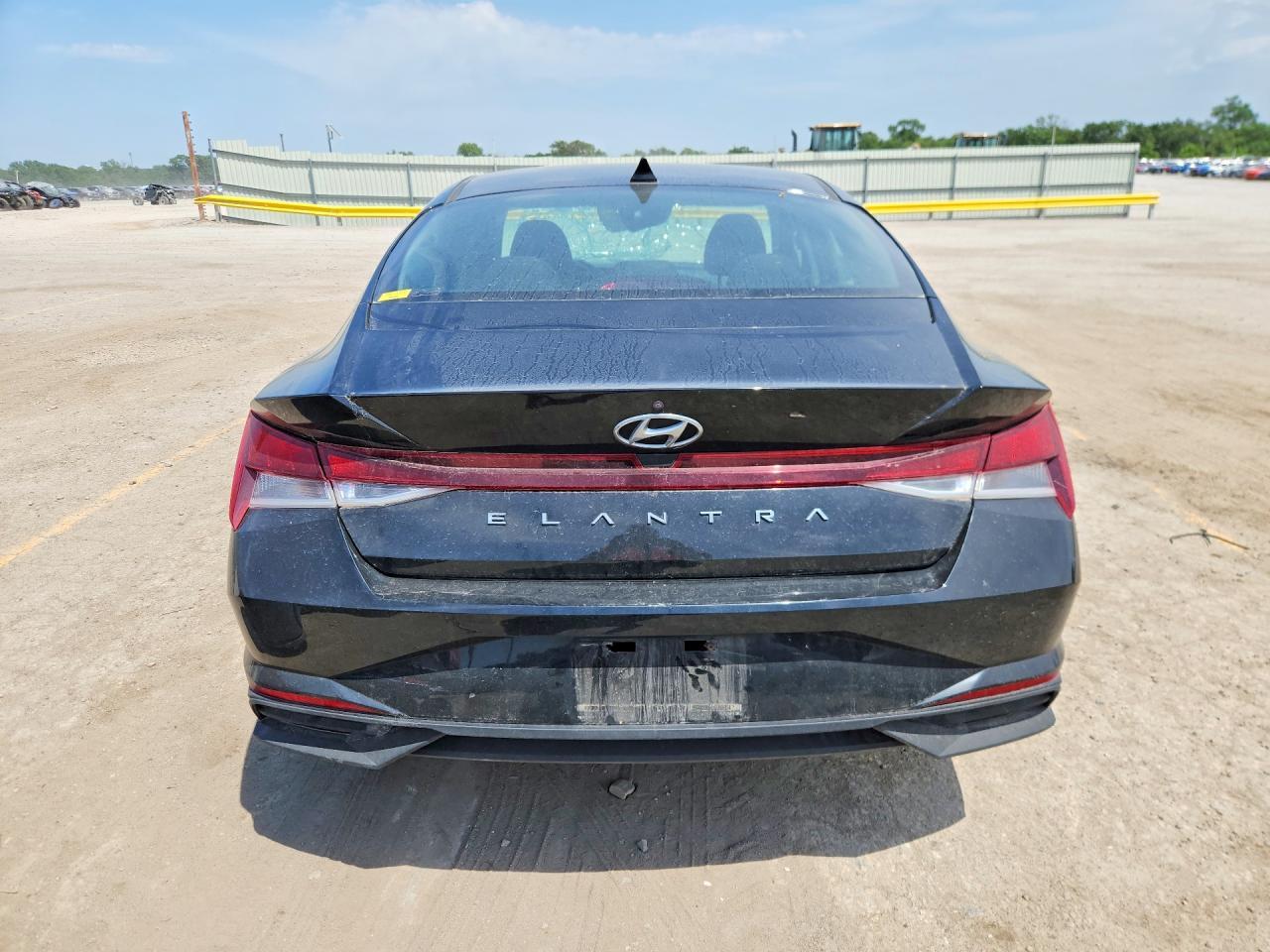 2021 Hyundai Elantra Se - Image 6