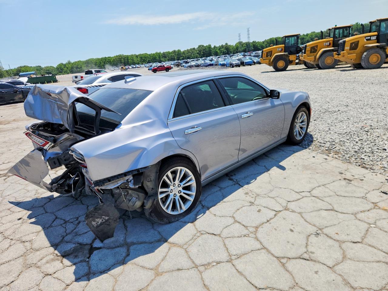 2016 Chrysler 300C - Фото 3