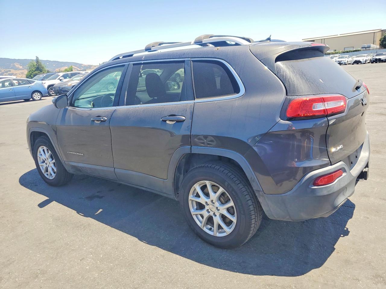 2015 Jeep Cherokee Latitude - Фото 2