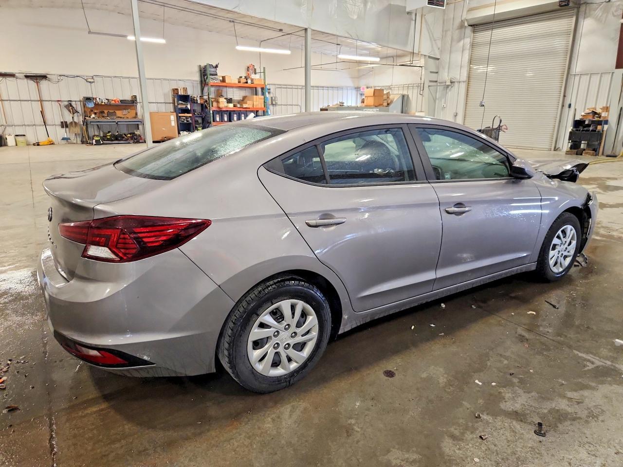 2020 Hyundai Elantra Se - Image 3