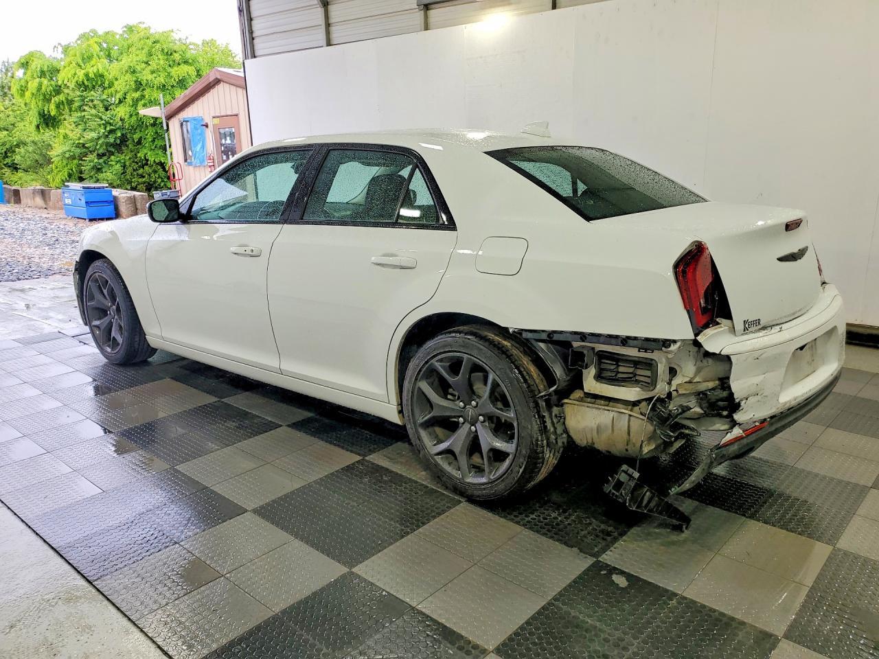 2021 Chrysler 300 Touring - Image 2