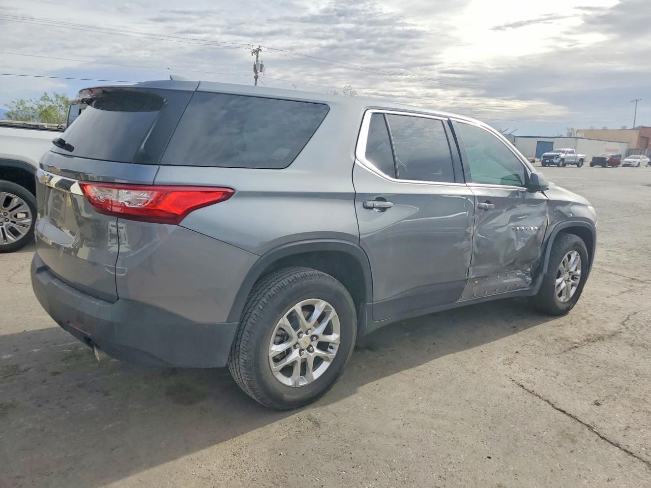 2020 Chevrolet Traverse Ls - Фото 3