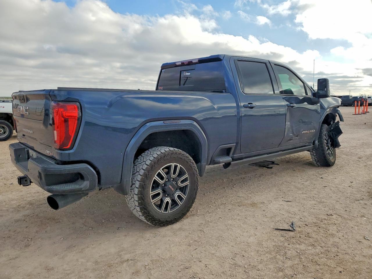 2022 GMC Sierra K2500 At4 - Фото 3