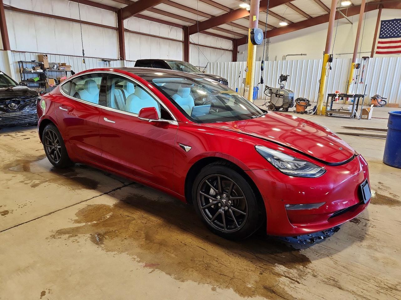 2018 Tesla Model 3 - Фото 4