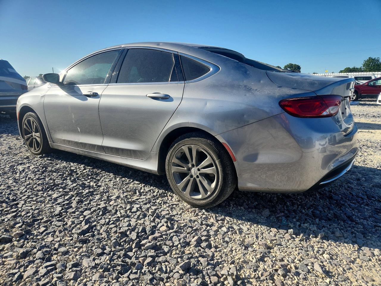 2016 Chrysler 200 Limited - Фото 2