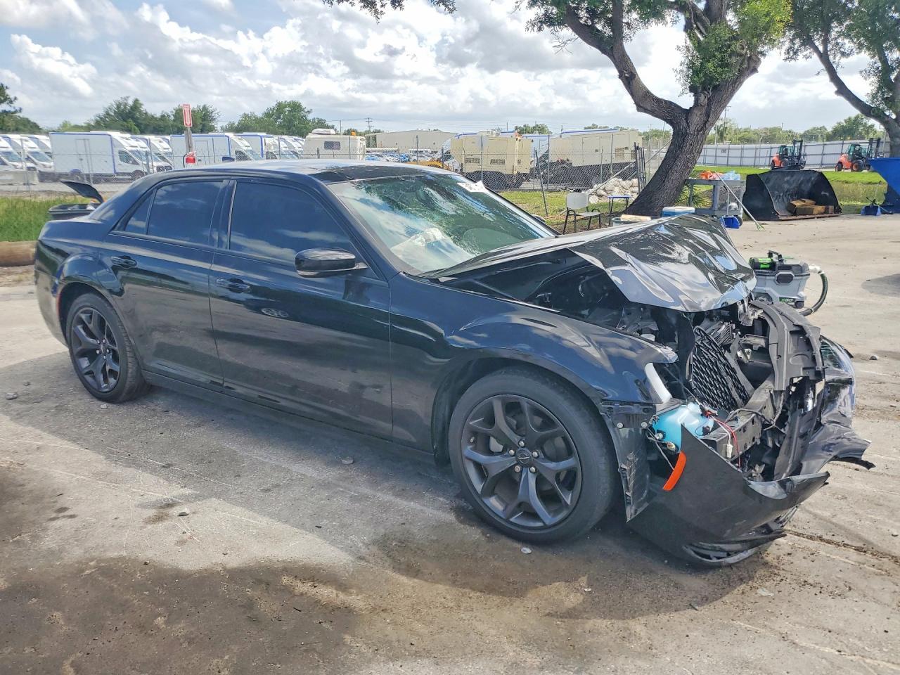 2023 Chrysler 300 S - Фото 4