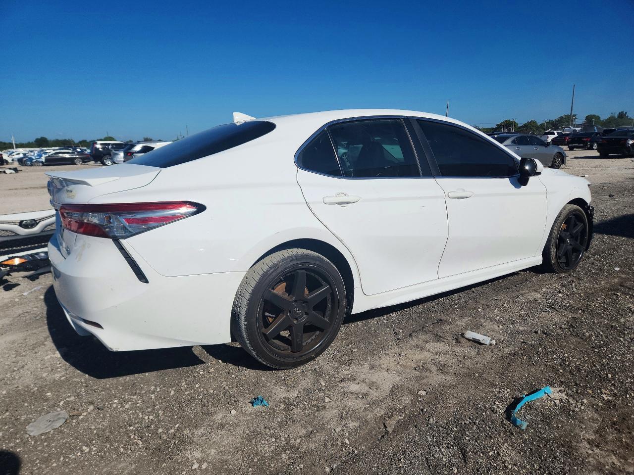 2019 Toyota Camry Se - Image 3