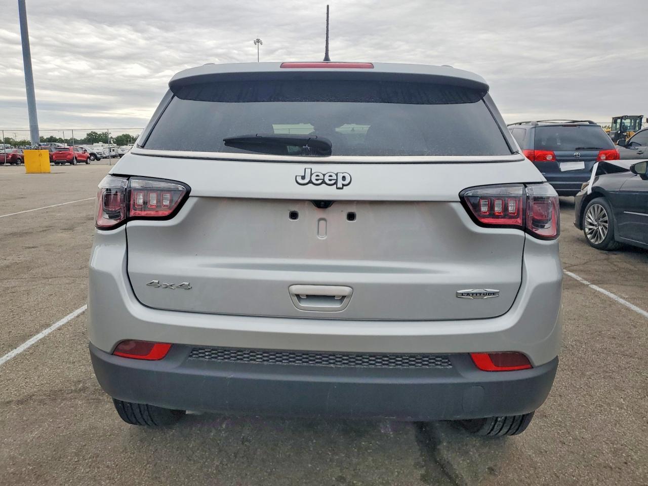 2025 Jeep Compass Latitude - Фото 6