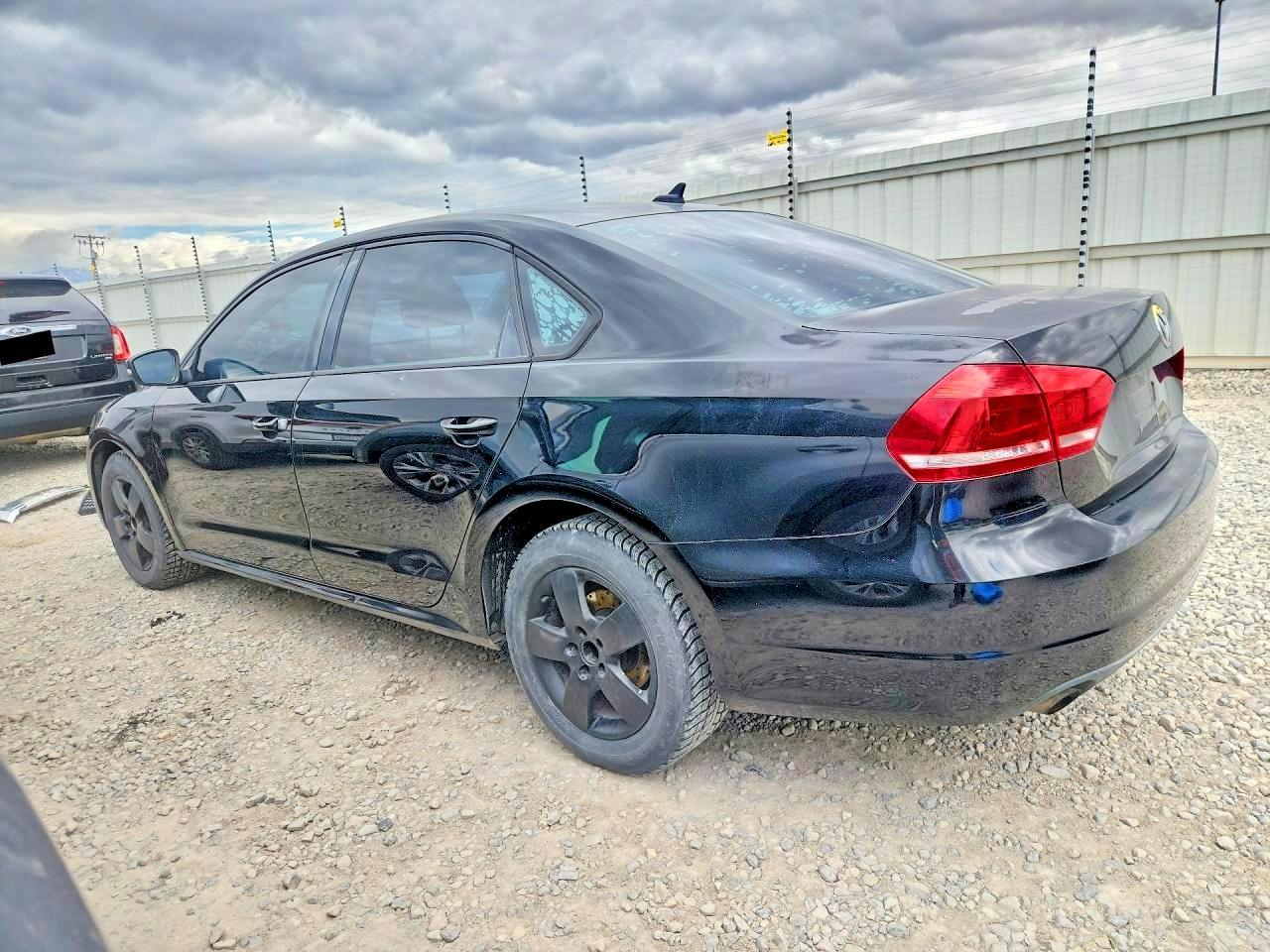 2014 Volkswagen Passat S - Фото 2