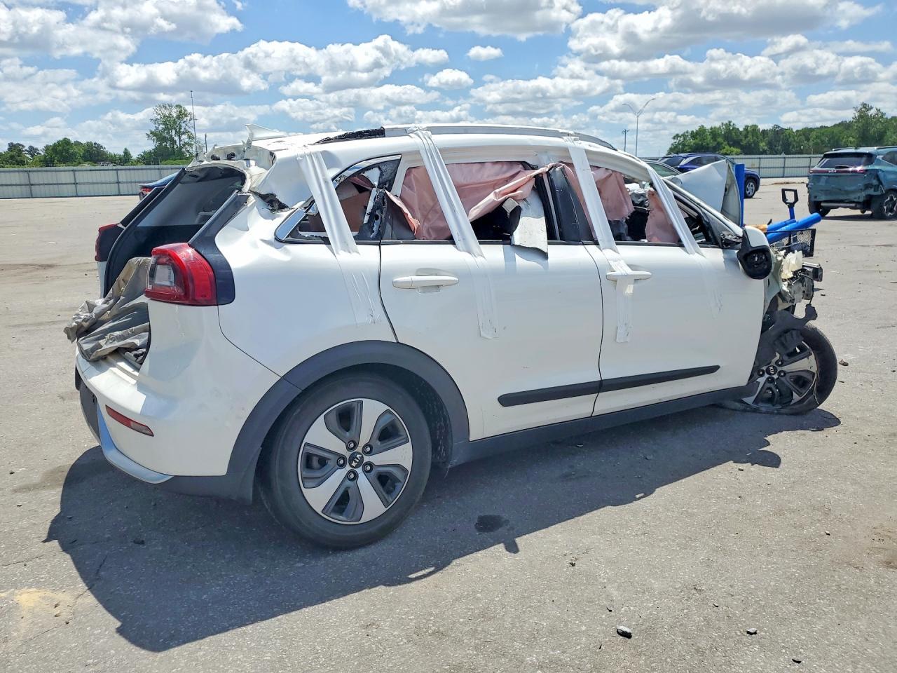 2018 Kia Niro Ex - Image 3