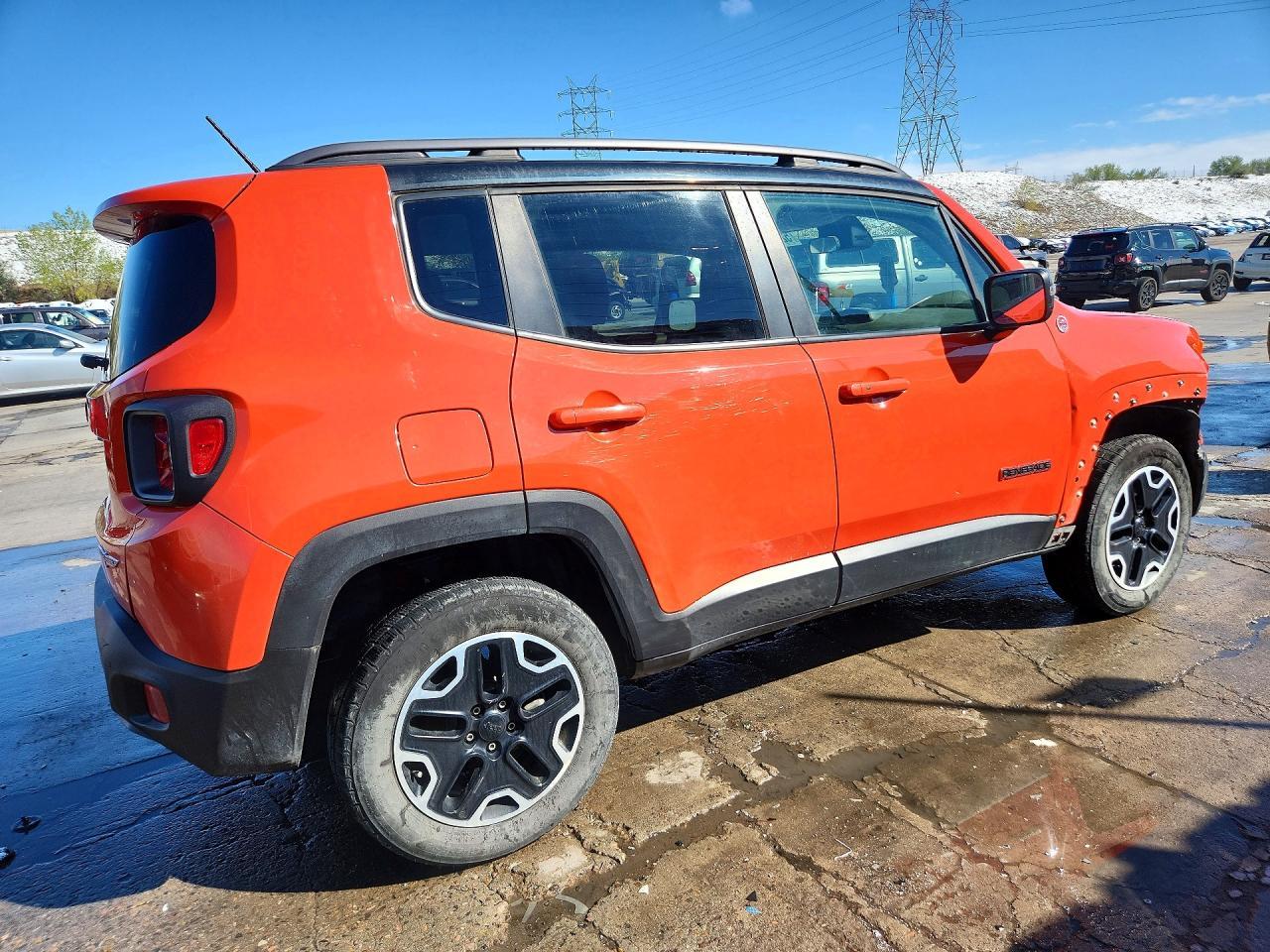 2015 Jeep Renegade Trailhawk - Image 3