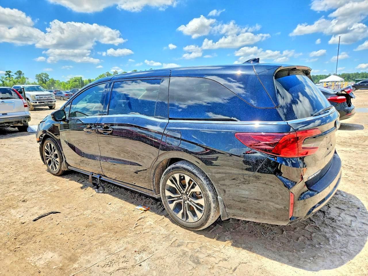 2025 Honda Odyssey Elite - Image 2