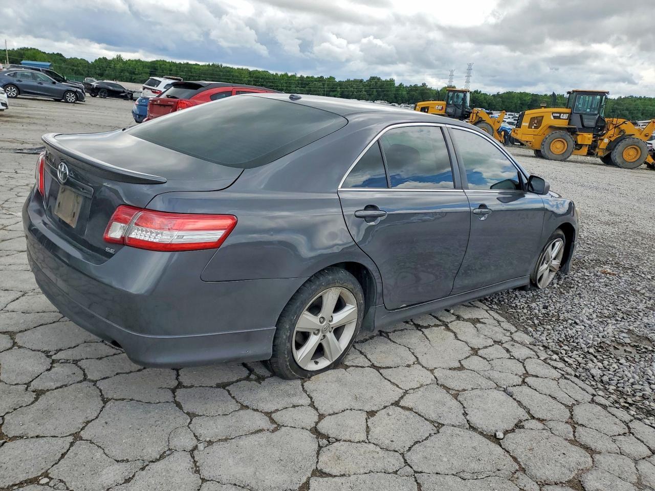2011 Toyota Camry Se - Фото 3